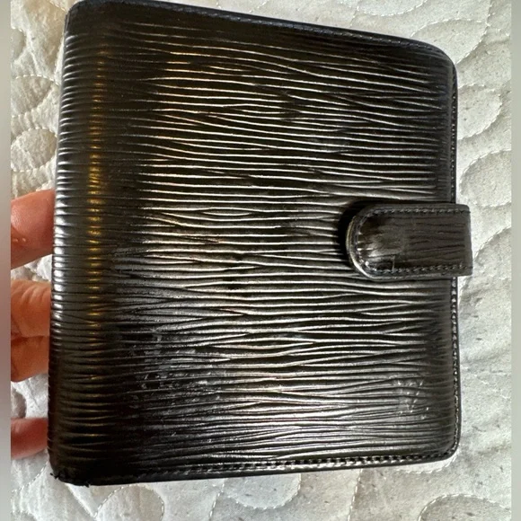 Louis Vuitton Epi Porte-Billets Black Leather Compact Wallet - Picture 2 of 16